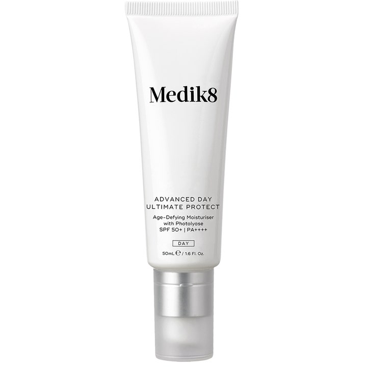 Medik8 Advanced Day Ultimate Protect 50 ml fugtgivende dagcreme med SPF 50 i hvid tube med sølvfarvet låg