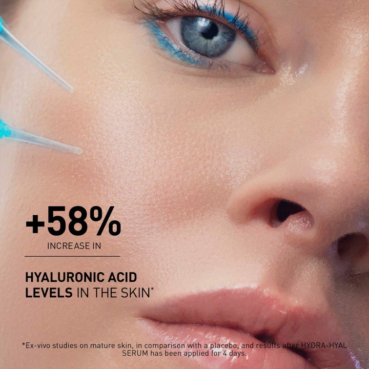 Filorga Hyalu-Filler Serum 30 ml fugtgivende serum viser +58 % øget hyaluronsyre i huden på nærbillede.