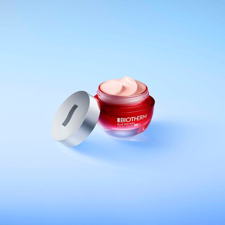 Biotherm Blue Peptides Uplift Cream SPF 30 50 ml opstrammende dagcreme i rød krukke med lyserød creme og sølvlåg