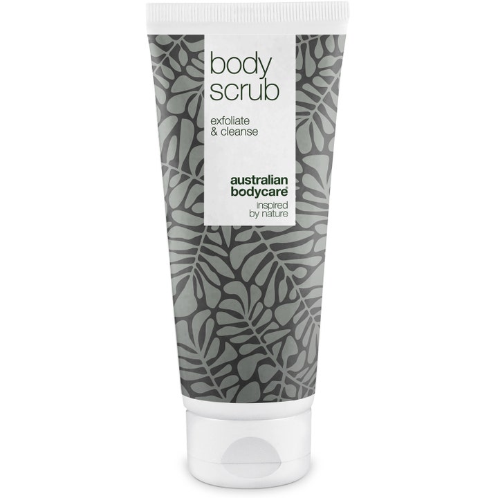 Australian Bodycare Body Scrub eksfolierende kropspleje i hvid tube med gråt bladmønster og hvidt låg.