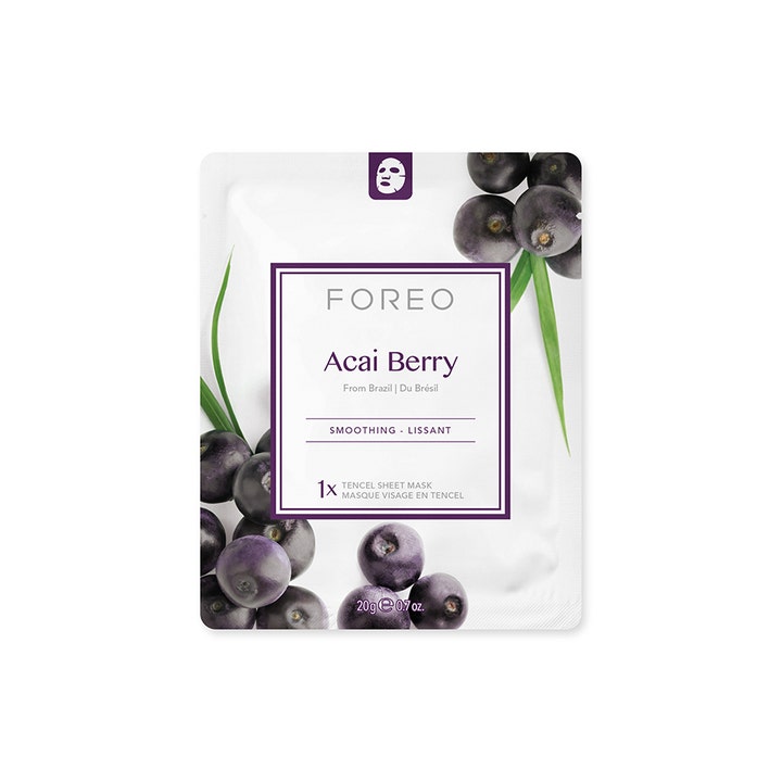 FOREO Acai Berry 20 g udglattende sheet maske i hvid sachet dekoreret med lilla bær og grønne blade