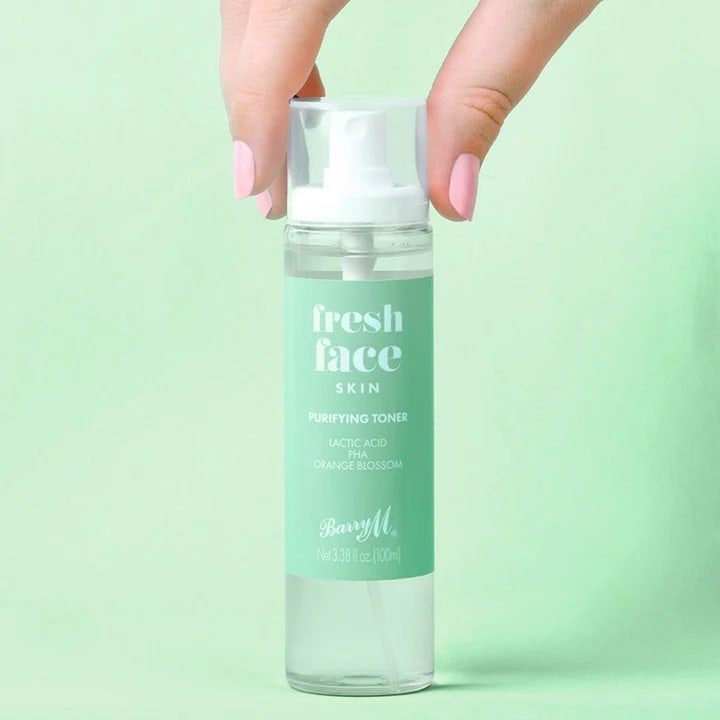 Barry M Fresh Face Skin Purifying Toner 100 ml hudrensende toner i klar sprayflaske med mintgrøn label