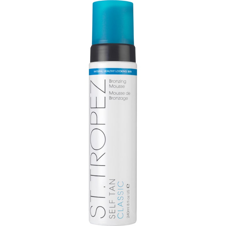 St. Tropez Self Tan Classic Bronzing Mousse 240 ml selvbruner giver naturlig glød i hvid flaske med blåt gennemsigtigt låg.
