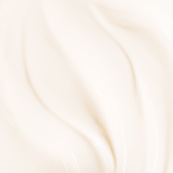 Biotherm Radiance Ritual hudpleje giver glød med en fyldig cremet tekstur i en lys beige farve.