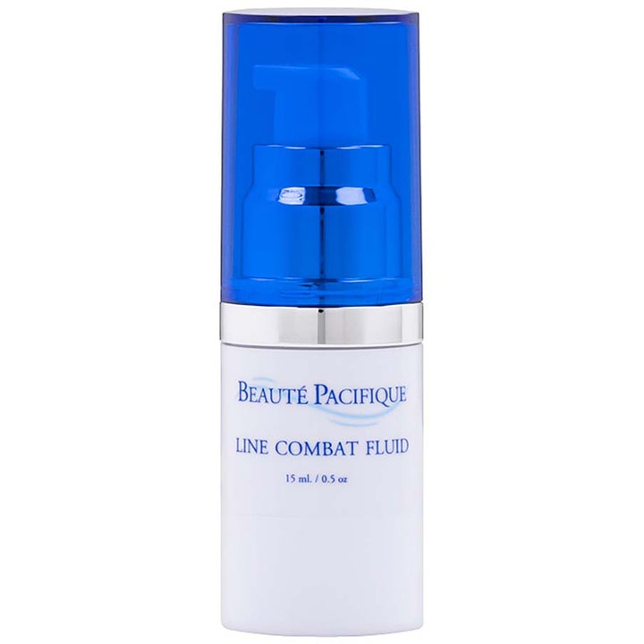 Beauté Pacifique Line Combat Fluid 15 ml reducerer fine linjer i en hvid pumpeflaske med gennemsigtigt blåt låg