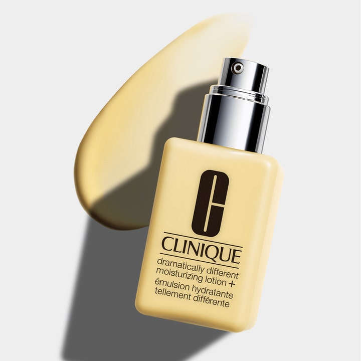 Clinique Dramatically Different Moisturizing Lotion + 125 ml fugtgivende ansigtscreme med cremet gul tekstur og sølvpumpe