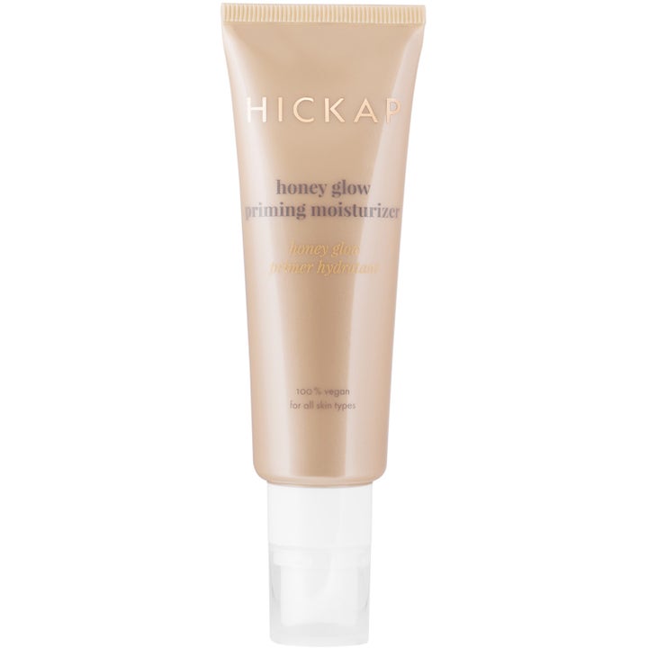 Hickap Honey Glow Priming Moisturizer fugtgivende primer i beige tube med gennemsigtig pumpe og gulddetaljer