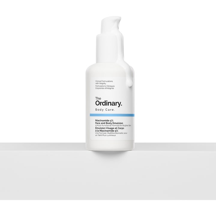 The Ordinary Niacinamide 5% Face & Body Emulsion 100 ml udjævnende creme i hvid pumpeflaske med cremet tekstur
