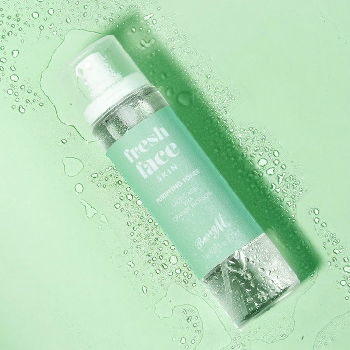 Barry M Fresh Face Skin Purifying Toner 100 ml ansigtstoner med PHA og mælkesyre i klar flaske med friske vanddråber