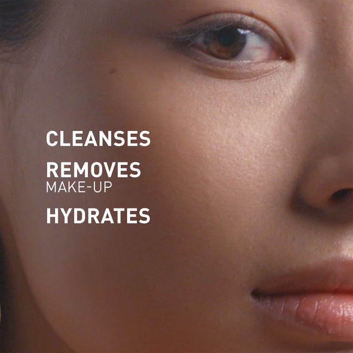 FILORGA Skin-Prep Micellar Solution 400 ml micellarvand renser og fugter vist på hud med teksten Cleanses og Hydrates