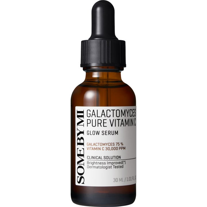 Some By Mi Galactomyces Pure Vitamin C Glow Serum 30 ml lysner huden i en mørkebrun glasflaske med sort pipette