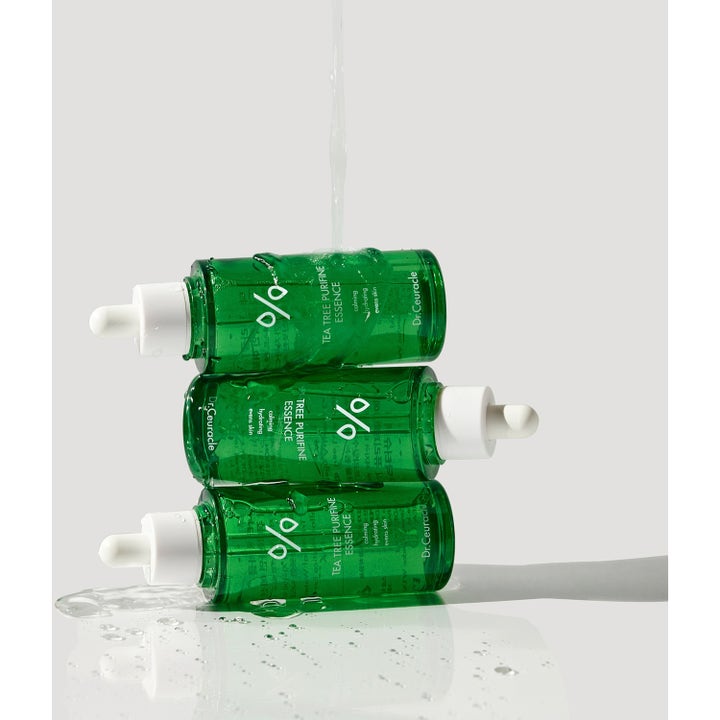 Dr. Ceuracle Tea Tree Purifine Essence 50 ml beroligende essence i tre grønne glasflasker med vanddråber