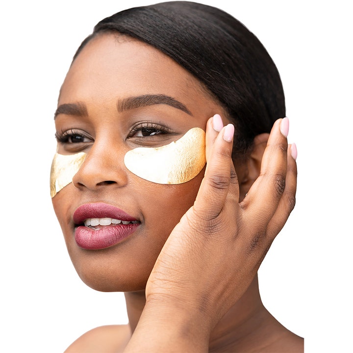 Starskin The Gold Mask Eye 5 g revitaliserende øjenmaske på model der giver huden fornyet glød