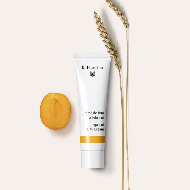 Dr. Hauschka Apricot Day Cream 30 ml plejende dagcreme i tube med abrikos og kornaks.