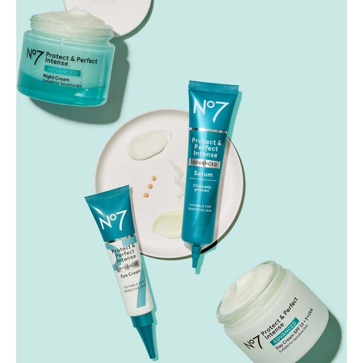 No7 Protect & Perfect Intense Advanced Eye Cream 15 ml øjencreme vist i en hvid tube med grønne detaljer