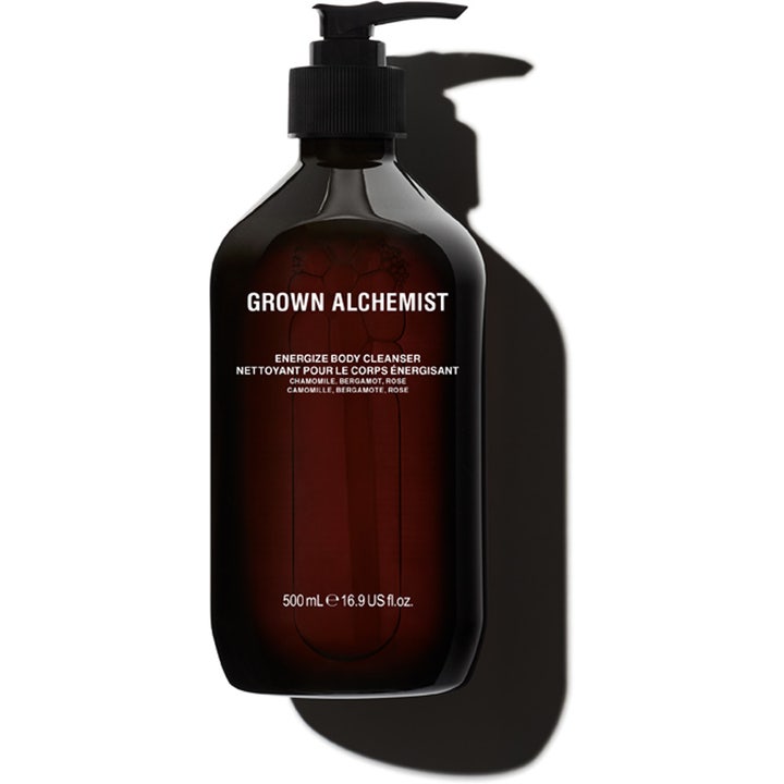 Grown Alchemist Energize Body Cleanser 500 ml energigivende kropsvask i mørk ravfarvet flaske med sort pumpe.