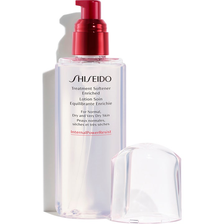 Shiseido Defend Treatment Softener Enriched 150 ml toner i gennemsigtig flaske med rød pumpe