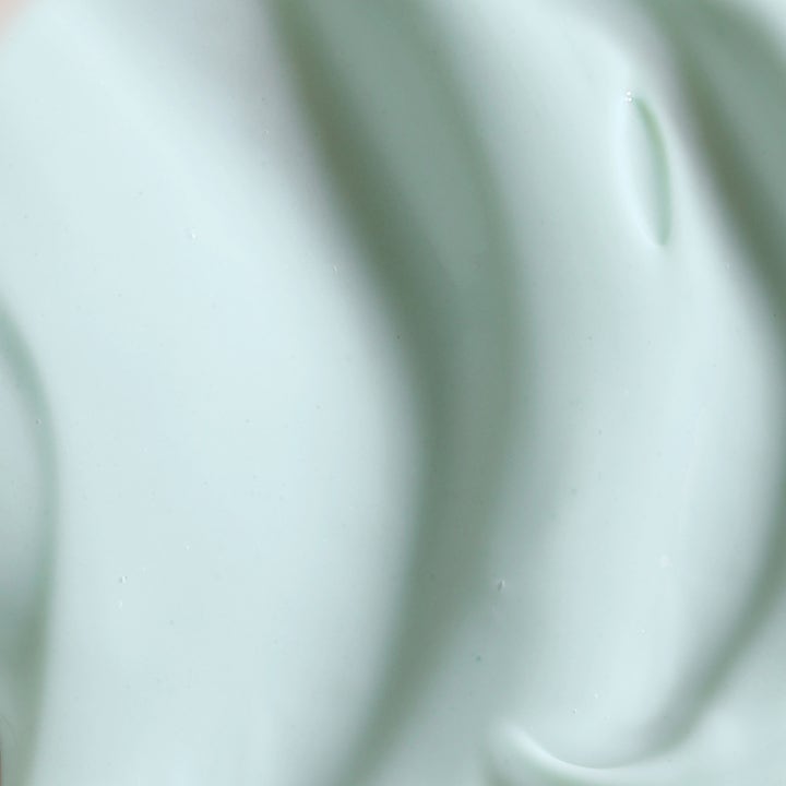 KORA Organics Active Algae Lightweight Moisturizer 15 ml fugtgivende dagcreme med lysegrøn cremet tekstur