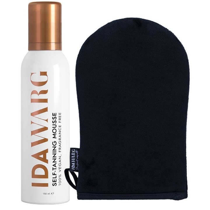 IDA WARG Self-Tanning Mousse 150 ml vegansk selvbruner i hvid flaske med bronzedetaljer og sort påføringshandske.
