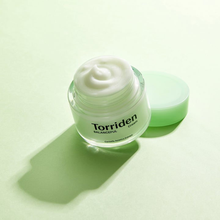 Torriden BALANCEFUL Cica Cream 80 ml beroligende ansigtscreme i åben lysegrøn krukke med blød hvid tekstur.
