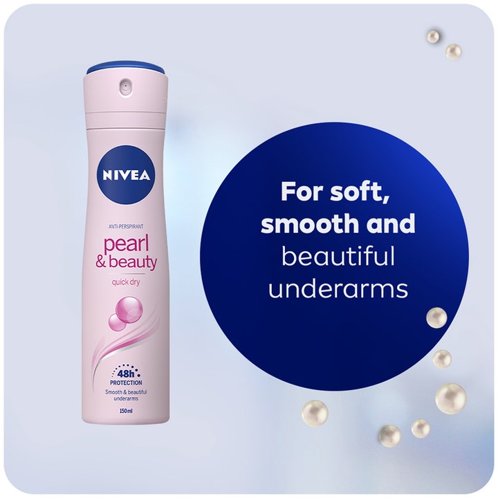 NIVEA Pearl & Beauty deospray 150 ml giver bløde armhuler vist med lyserød sprayflaske og hvide perler