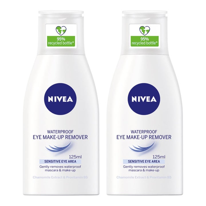 Nivea Waterproof Eye Make-up Remover 125 ml fjerner vandfast mascara vist som to hvide plastflasker