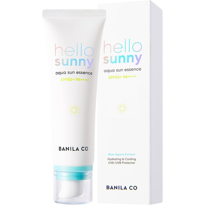 Banila Co Hello Sunny Aqua Sun Essence 50 ml fugtgivende solcreme i hvid tube og æske med lyseblå detaljer