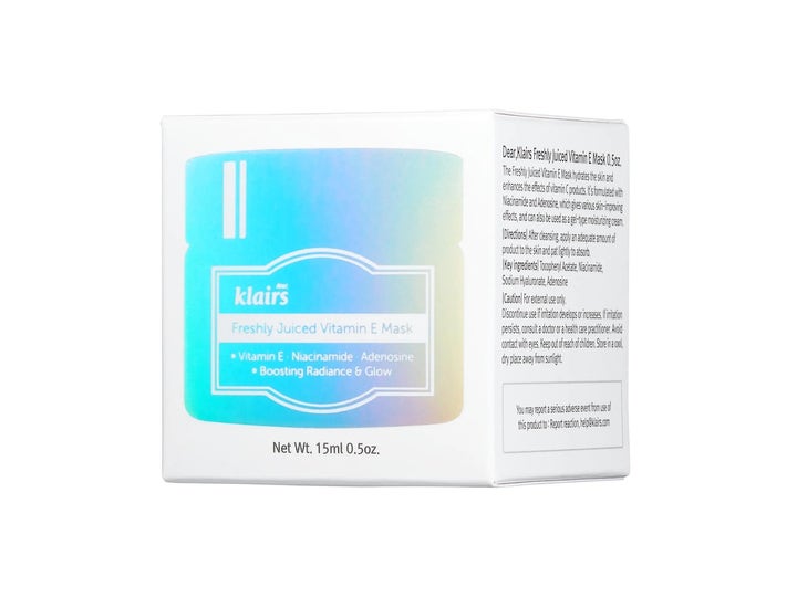 Klairs Freshly Juiced Vitamin E Mask 15 ml i hvid papæske med holografiske detaljer giver huden glød