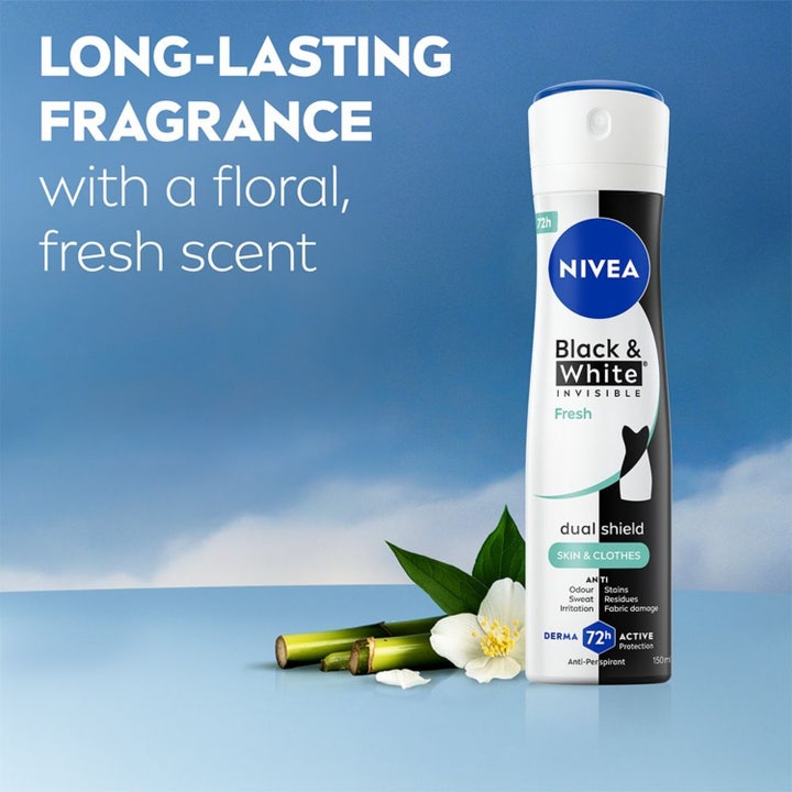 NIVEA Black & White Fresh Spray 150 ml deodorant med grafik der viser pletbeskyttelse på sort og hvidt tøj.