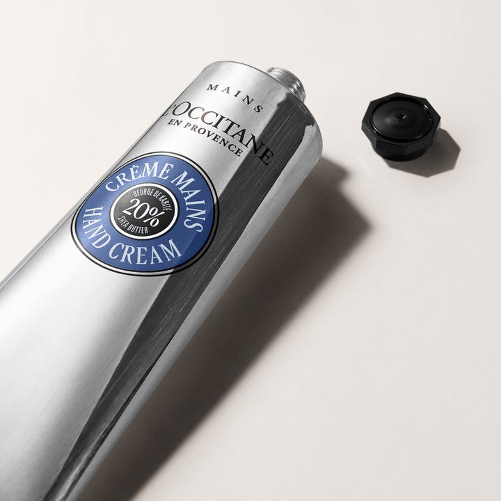 L'Occitane en Provence Shea Butter Hand Cream 150 ml plejende håndcreme i sølvtube med 20% sheasmør og sort låg