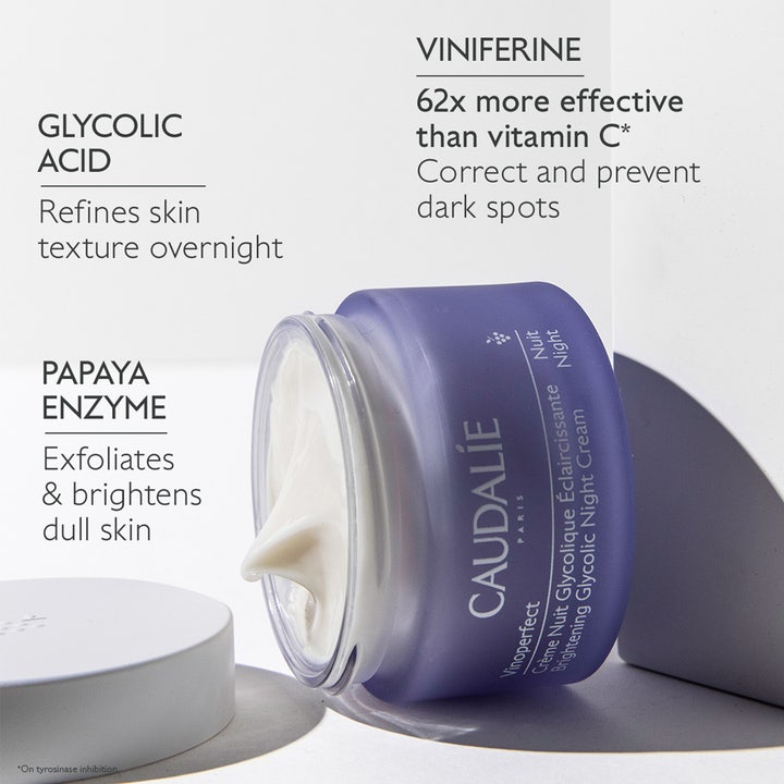 Caudalie Vinoperfect Night Cream 50 ml natcreme med hvid tekstur i lilla krukke med eksfolierende glykolsyre
