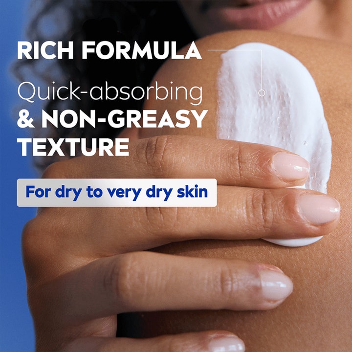 NIVEA Rich Nourishing Body Lotion 400 ml fugtgivende bodylotion med hvid cremet tekstur til meget tør hud