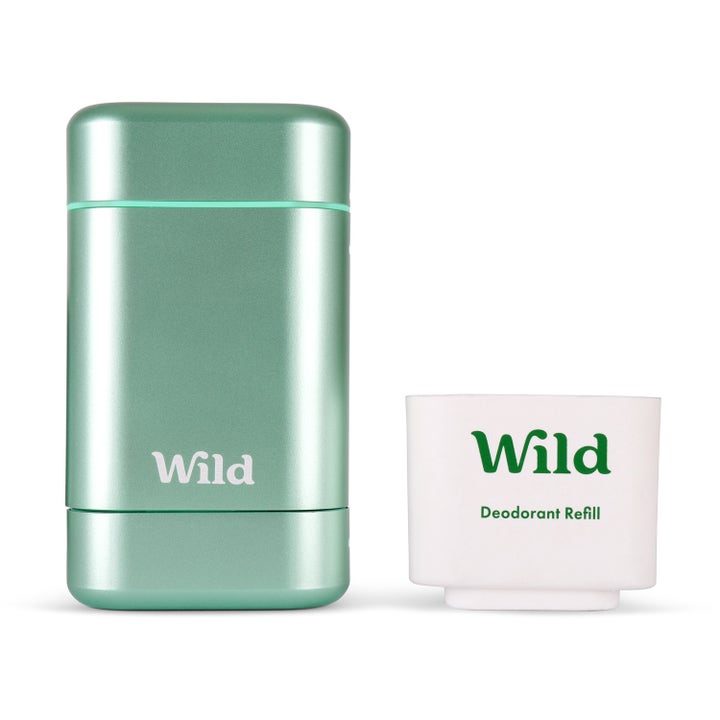 Wild Fresh Cotton & Sea Salt Aqua Case 40 g deodorant i aqua metalbeholder med en hvid bæredygtig papirrefill.