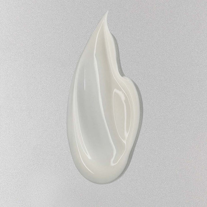 MÁDARA Smart Anti-fatigue Eye Rescue Cream 15 ml øjencreme med en hvid cremet tekstur der modvirker træthedstegn