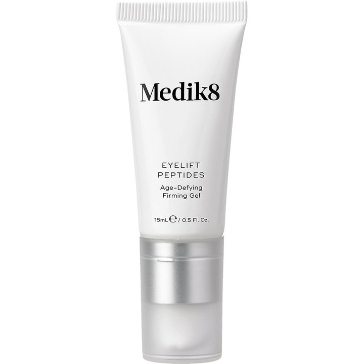 Medik8 Eyelift Peptides 15 ml opstrammende øjengel i hvid tube med sølvfarvet låg mod rynker