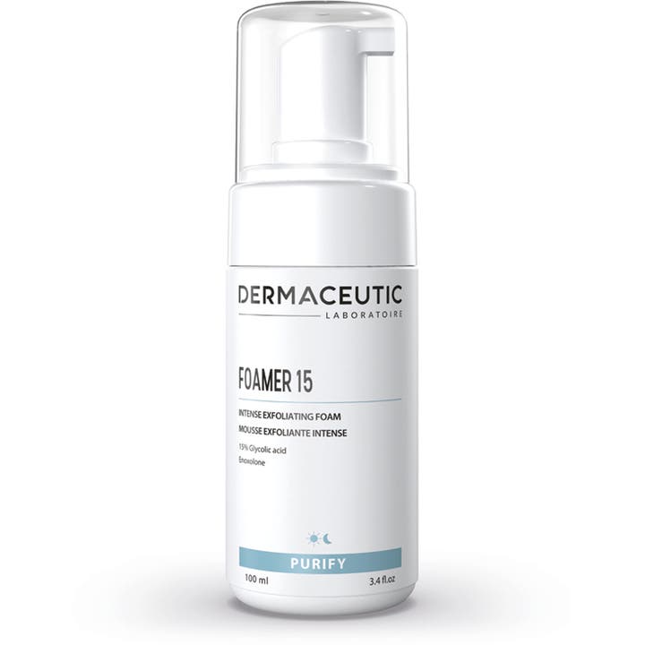 Dermaceutic Foamer 15 100 ml eksfolierende rensemousse med glykolsyre i hvid flaske med pumpe og klart låg