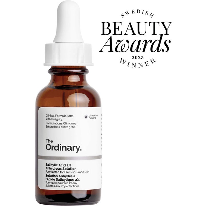 The Ordinary Salicylic Acid 2% Anhydrous Solution 30 ml serum mod uren hud i mørk glasflaske med Swedish Beauty Awards logo