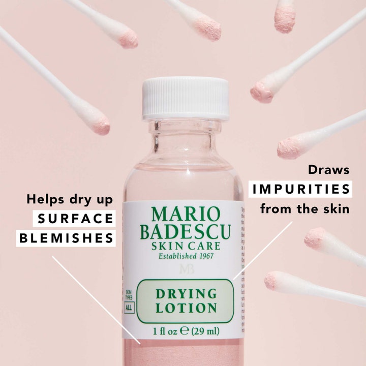 Mario Badescu Drying Lotion 29 ml serum mod urenheder med vatpinde og lyserødt bundfald i glasflaske