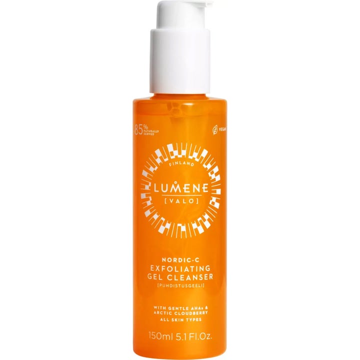 Lumene Nordic-C Exfoliating Gel Cleanser 150 ml eksfolierende ansigtsvask i en klar orange flaske med hvid pumpe