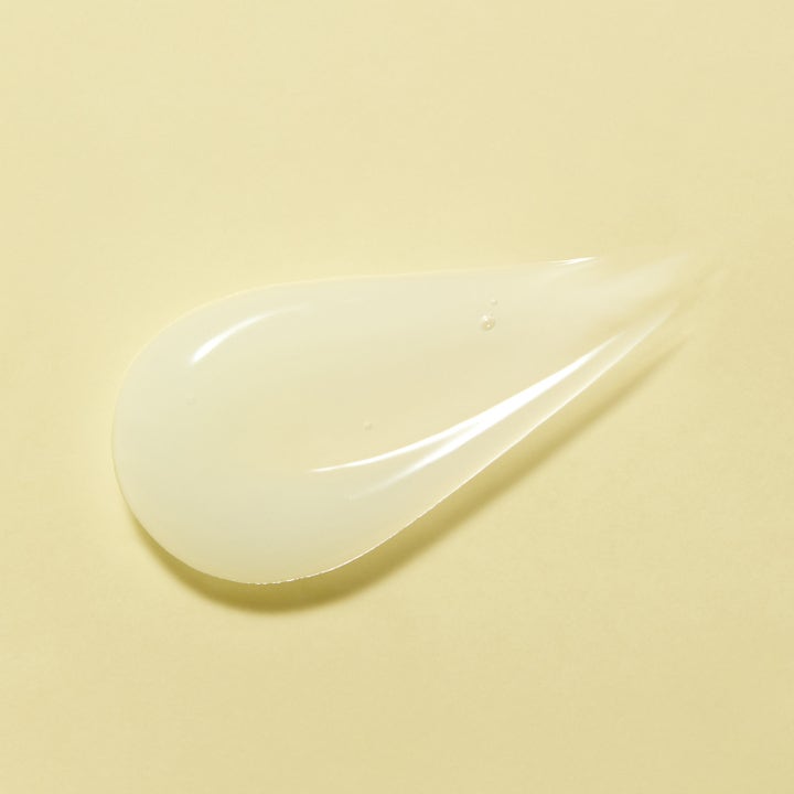 Torriden SOLID-IN All Day Essence 100 ml fugtgivende ansigtspleje viser en cremet mælkehvid tekstur.