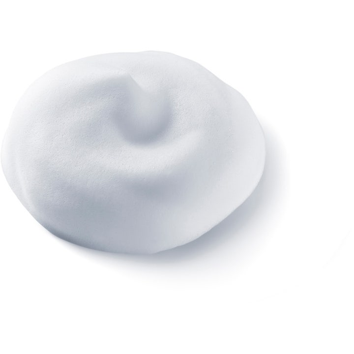 Shiseido Defend Extra Rich Cleansing Milk 125 ml ansigtsrens med en blød hvid skumtekstur