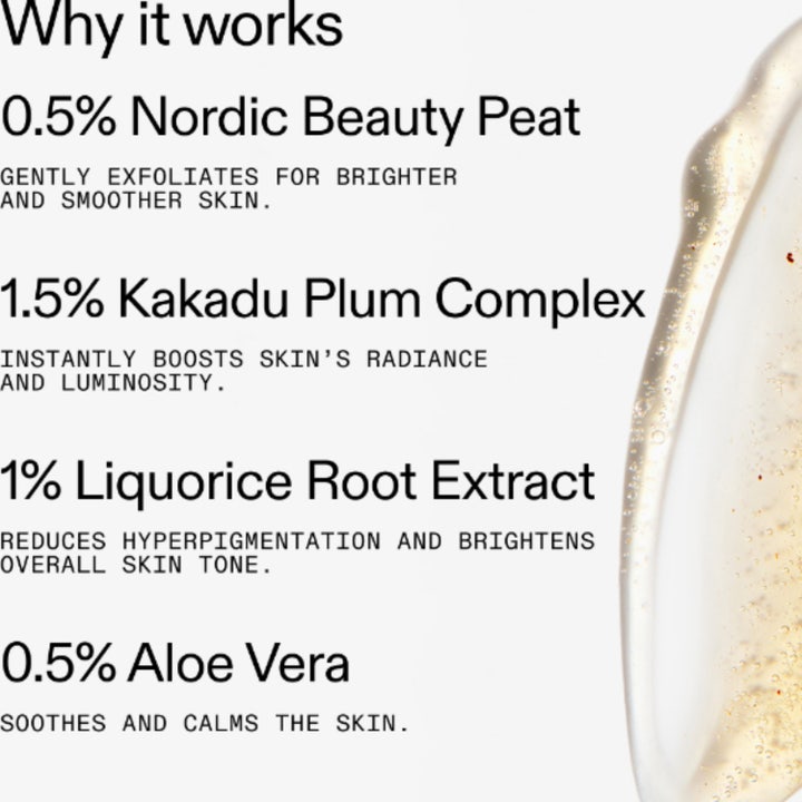 The INKEY List Fulvic Acid Cleanser 150 ml ansigtsrens har en klar geltekstur med fine luftbobler og mørke partikler.