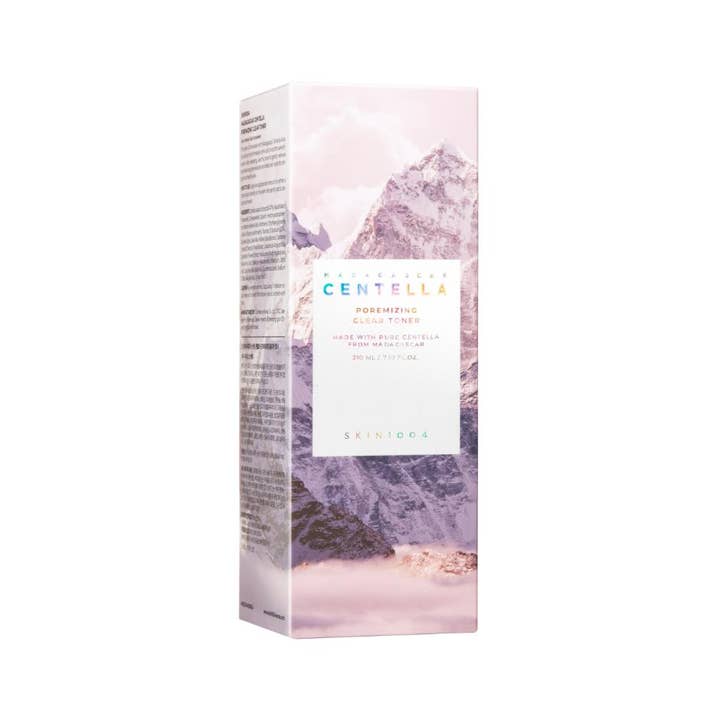 SKIN1004 Madagascar Centella Poremizing Clear Toner 210 ml eksfolierende toner i hvid æske med lyserødt bjergmotiv