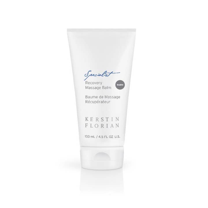 Kerstin Florian Specialist Recovery Massage Balm 133 ml opvarmende kropspleje i en hvid tube med gråt warm-symbol.