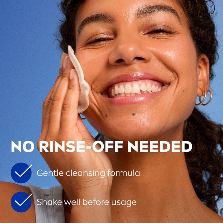NIVEA Double Effect Eye Make-up Remover 125 ml øjenmakeupfjerner med smilende kvinde og teksten no rinse-off needed