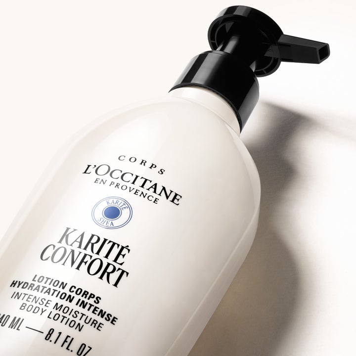 L'Occitane en Provence Shea Butter Body Lotion 240 ml fugtgivende bodylotion i hvid plastflaske med sort pumpe