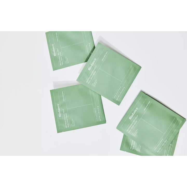 Biodance Refreshing Sea Kelp Real Deep Mask 34 g beroligende ansigtsmaske i fire lysegrønne breve på hvid baggrund.