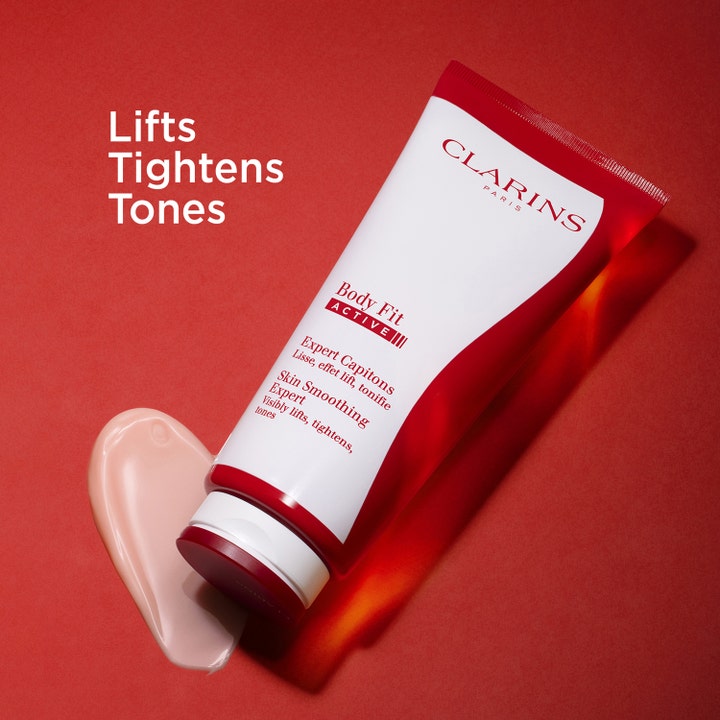 Clarins Body Fit Active 200 ml opstrammende bodylotion i rød tube med lyserød cremetekstur