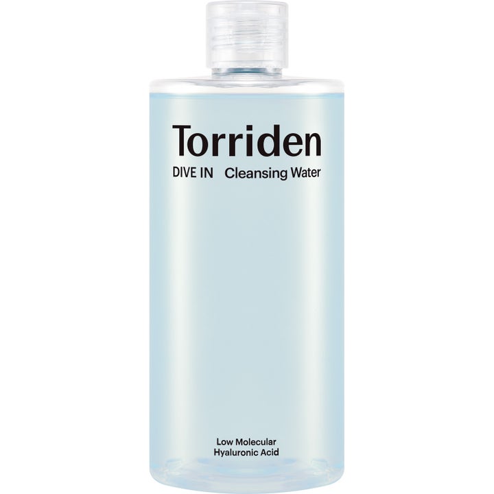 Torriden DIVE IN Cleansing Water fugtgivende rensevand med hyaluronsyre i klar flaske med lyseblå væske og gennemsigtigt låg