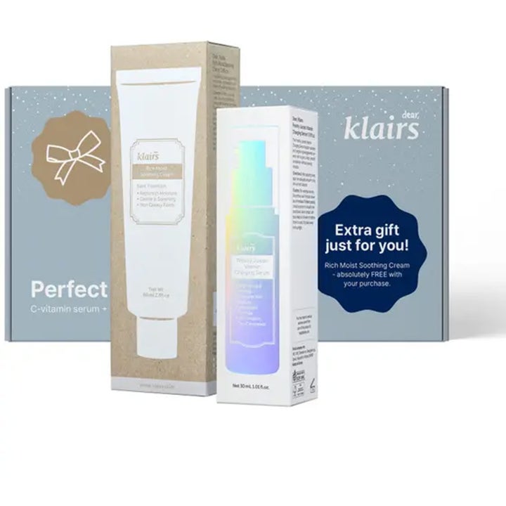 Klairs Perfect Duo 2 stk hudplejesæt med C-vitamin i lyseblå gaveæske samt hvid og brun papemballage.